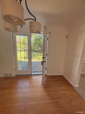 20437 Damman St - Photo 4 of 13