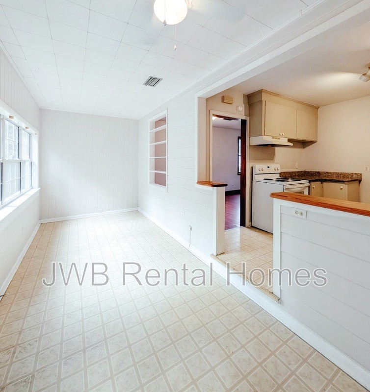 1214 Kenmore St - Photo 4 of 22