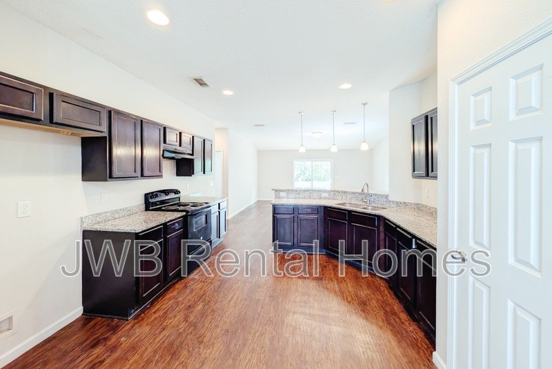 4628 Palmer Ave - Photo 5 of 25