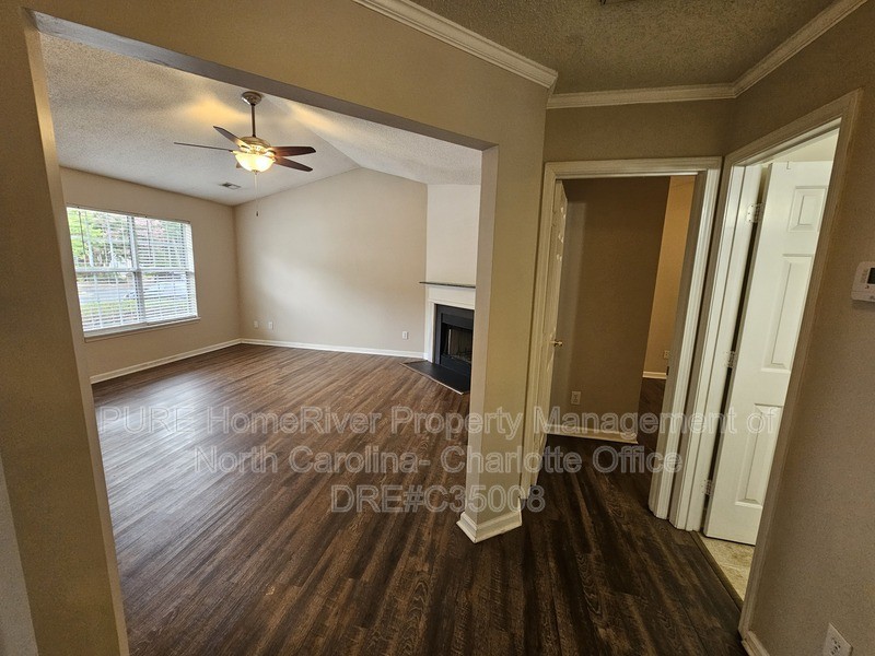 11148 Whitlock Crossing Ct - Photo 3 of 22