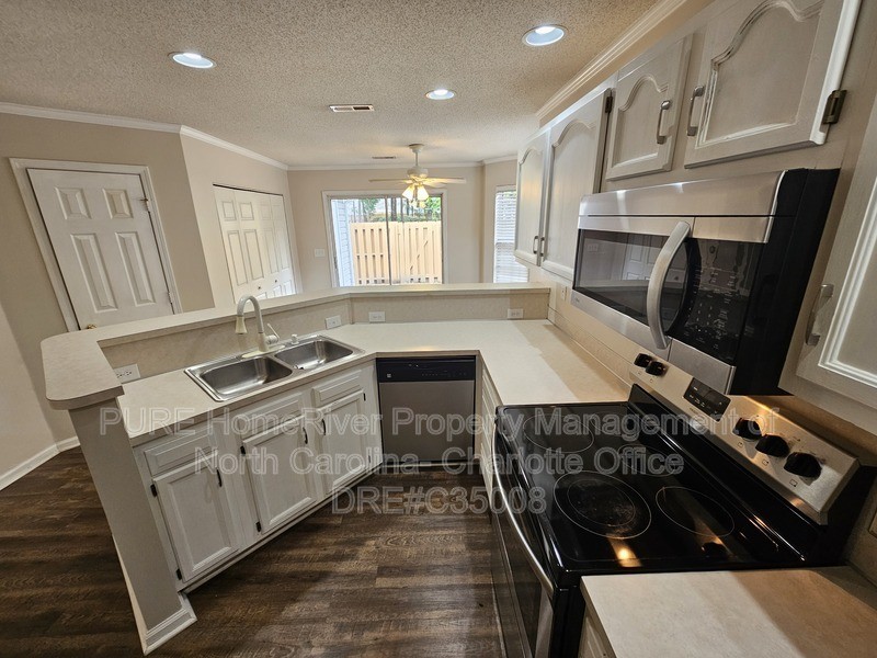 11148 Whitlock Crossing Ct - Photo 5 of 22