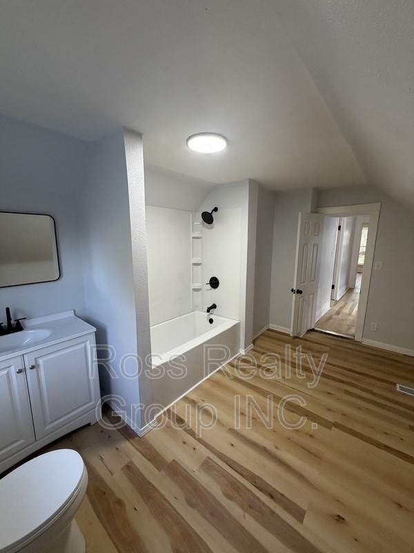 1056 Norwood Ave - Photo 2 of 11
