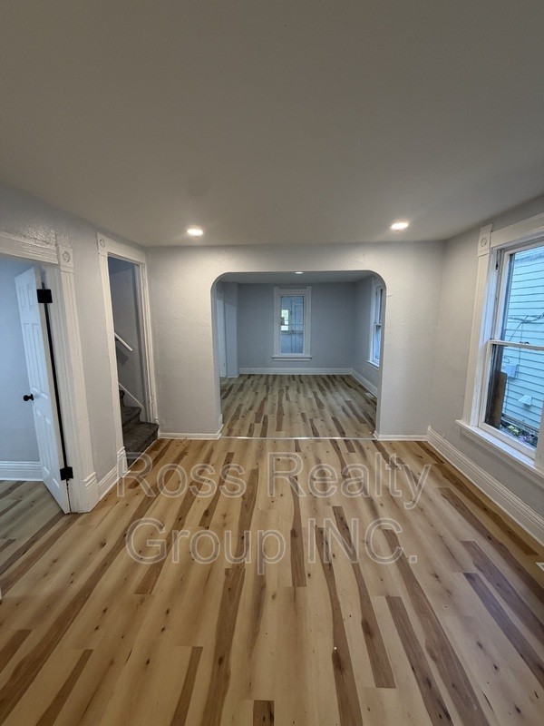 1056 Norwood Ave - Photo 4 of 11