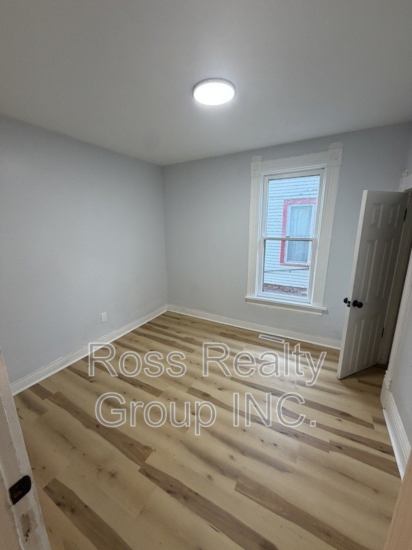 1056 Norwood Ave - Photo 6 of 11