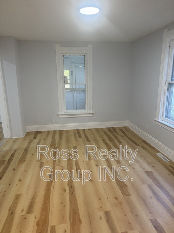 1056 Norwood Ave - Photo 7 of 11