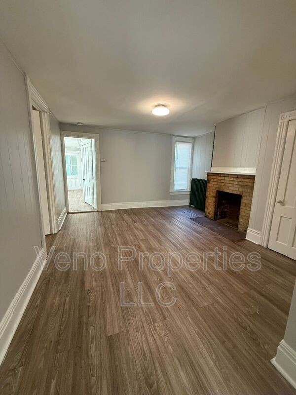 101 14th St #1 - Photo 3 of 12