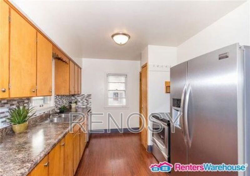 5006 Hickman Rd - Photo 3 of 13