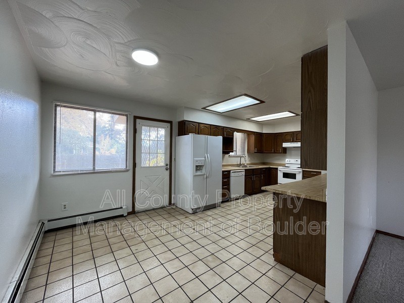 1620 Denison Cir - Photo 5 of 20