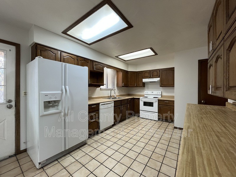 1620 Denison Cir - Photo 6 of 20