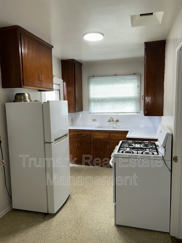 651 W Glenoaks Blvd - Photo 2 of 8