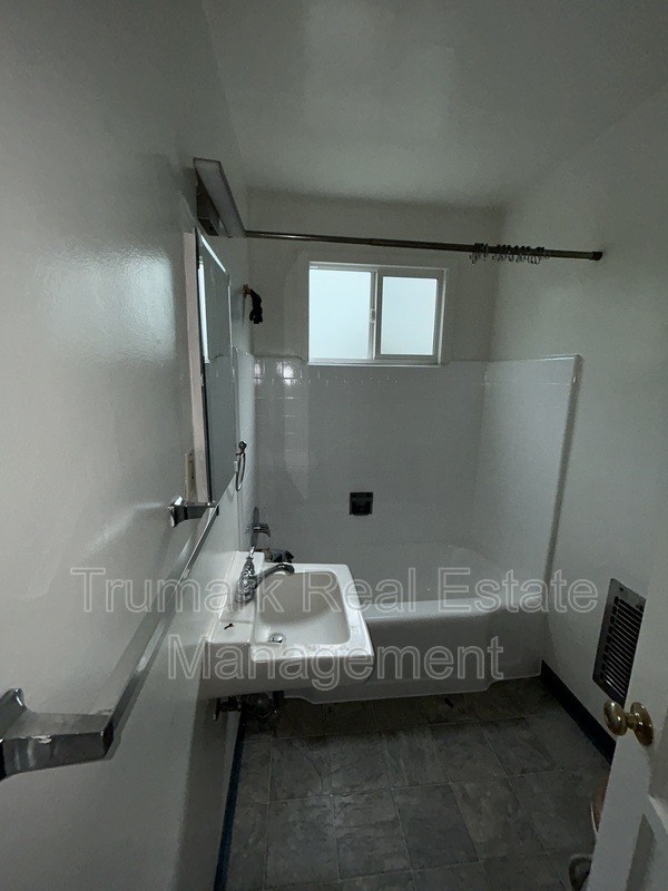 651 W Glenoaks Blvd - Photo 5 of 8