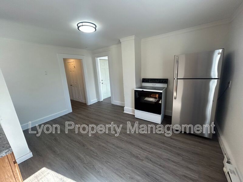 338 Church St #2ndFL - Photo 3 of 11