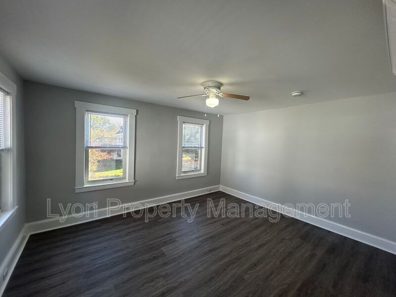 338 Church St #2ndFL - Photo 7 of 11