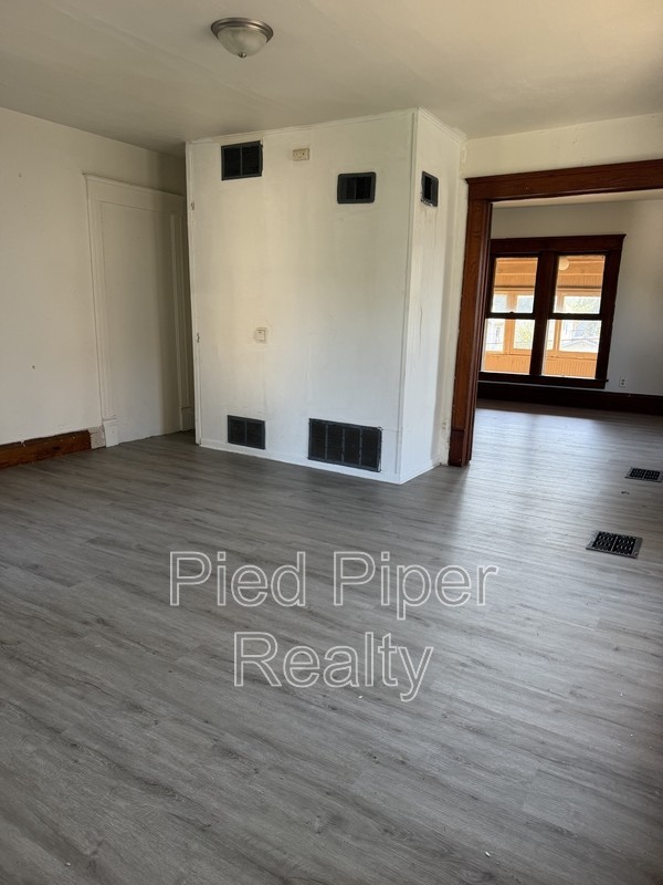760 W Pleasant St - Photo 3 of 9