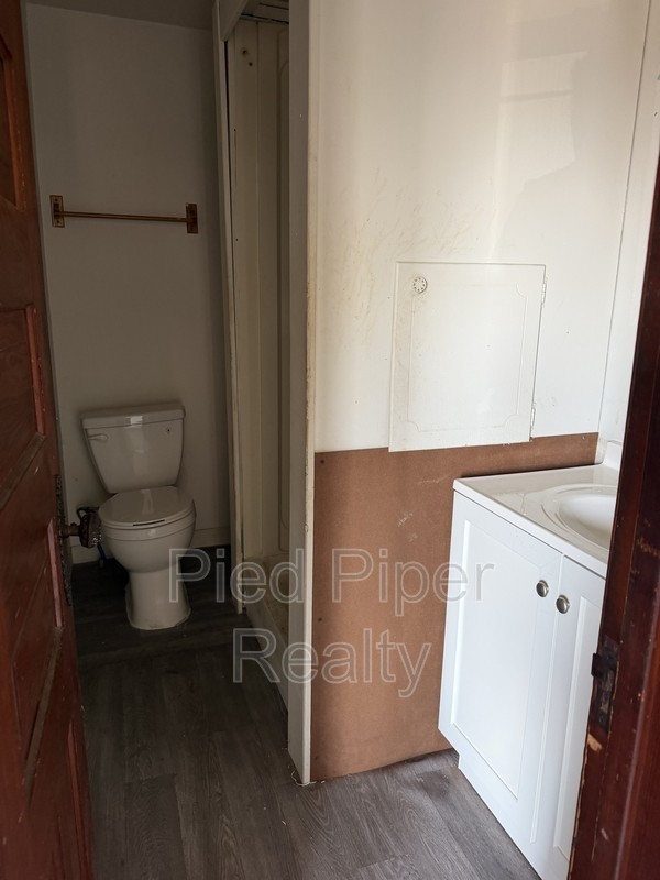 760 W Pleasant St - Photo 5 of 9