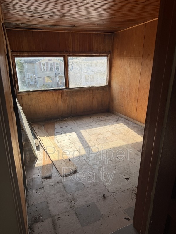 756 W Pleasant St - Photo 3 of 9