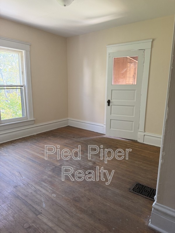 756 W Pleasant St - Photo 4 of 9