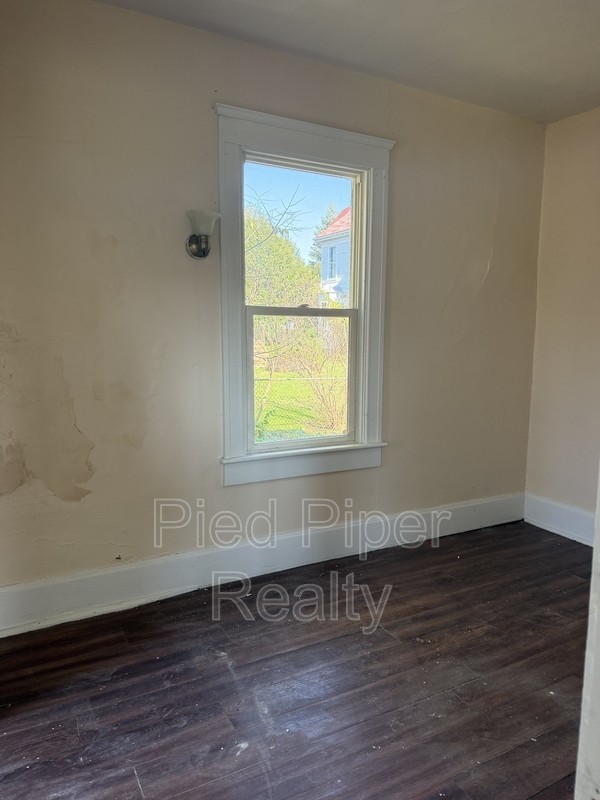 758 W Pleasant St - Photo 5 of 8