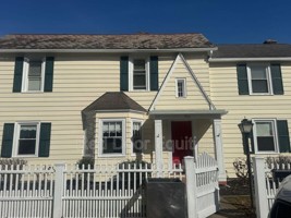 featured image of 911 Angle St