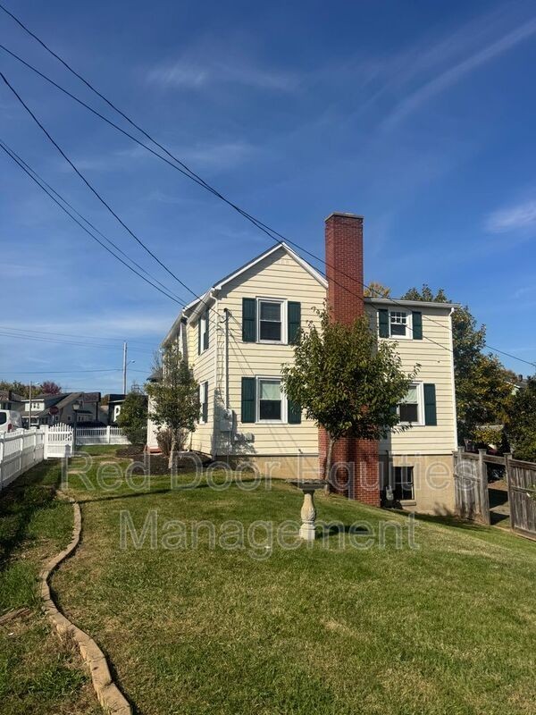 911 Angle St - Photo 2 of 28