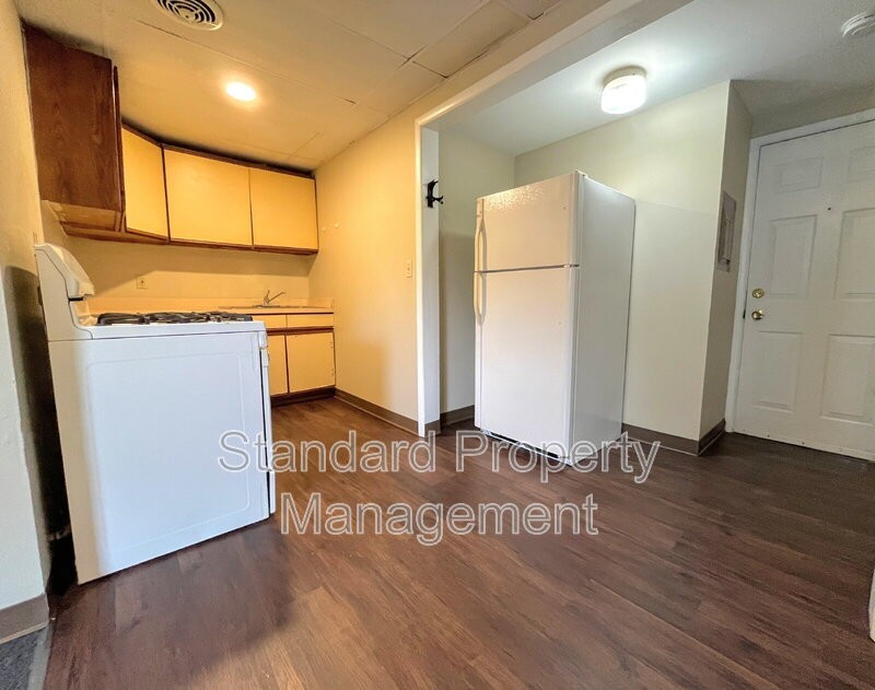 24 Plymouth Ave #8 - Photo 4 of 6