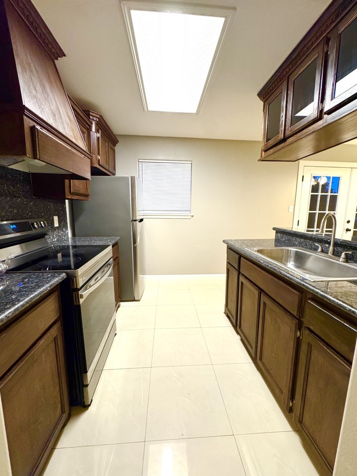 603 S Logan Dr Apt 3 #3 - Photo 4 of 4