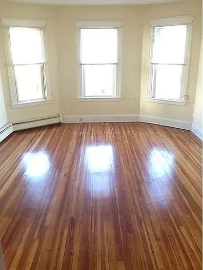 94 Silver St - Photo 4 of 9