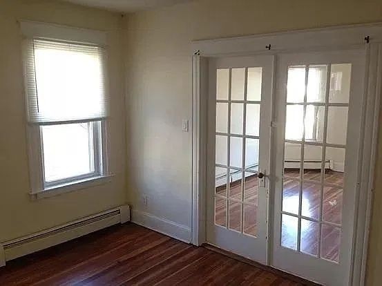 94 Silver St - Photo 5 of 9