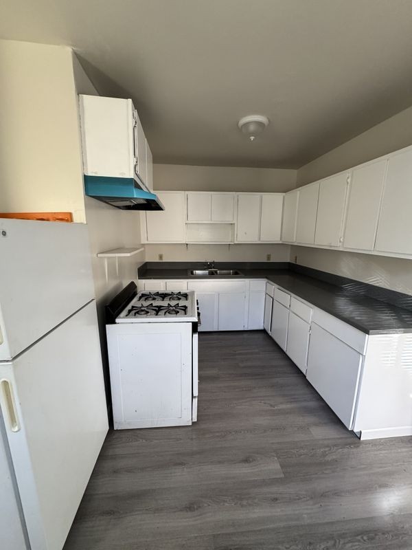 1623 Lucile Ave - Photo 2 of 10