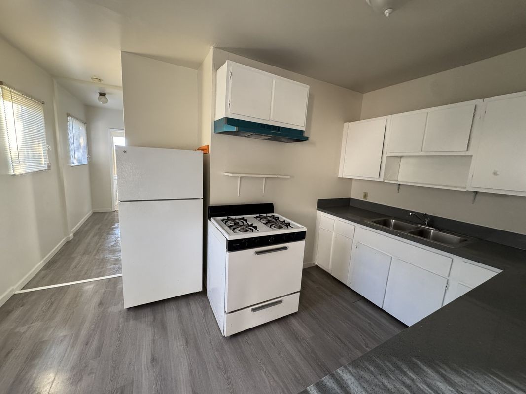 1623 Lucile Ave - Photo 4 of 10