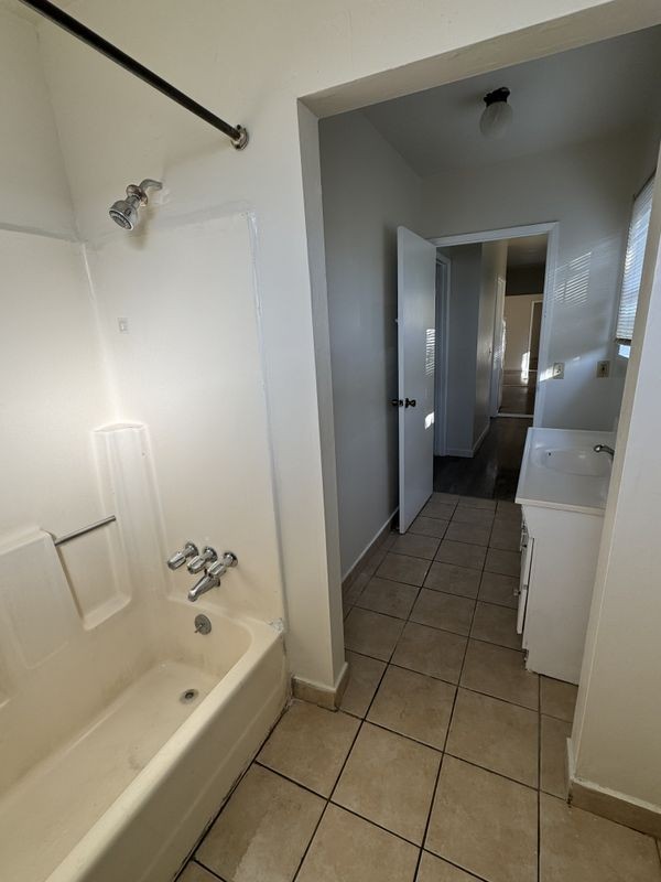 1623 Lucile Ave - Photo 5 of 10