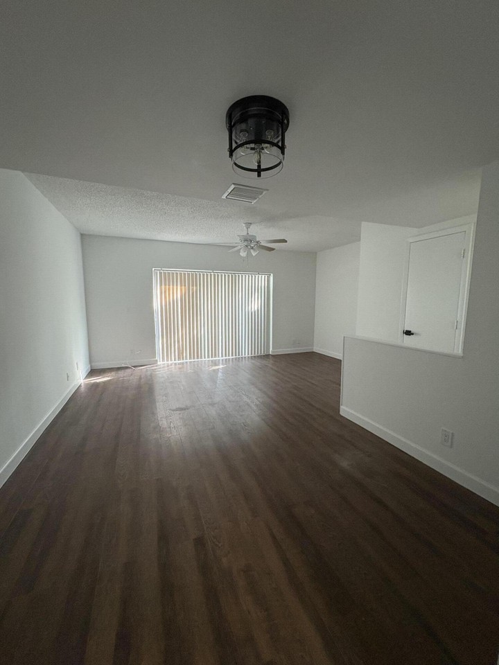 287 Nw 15th St #287 - Photo 2 of 8