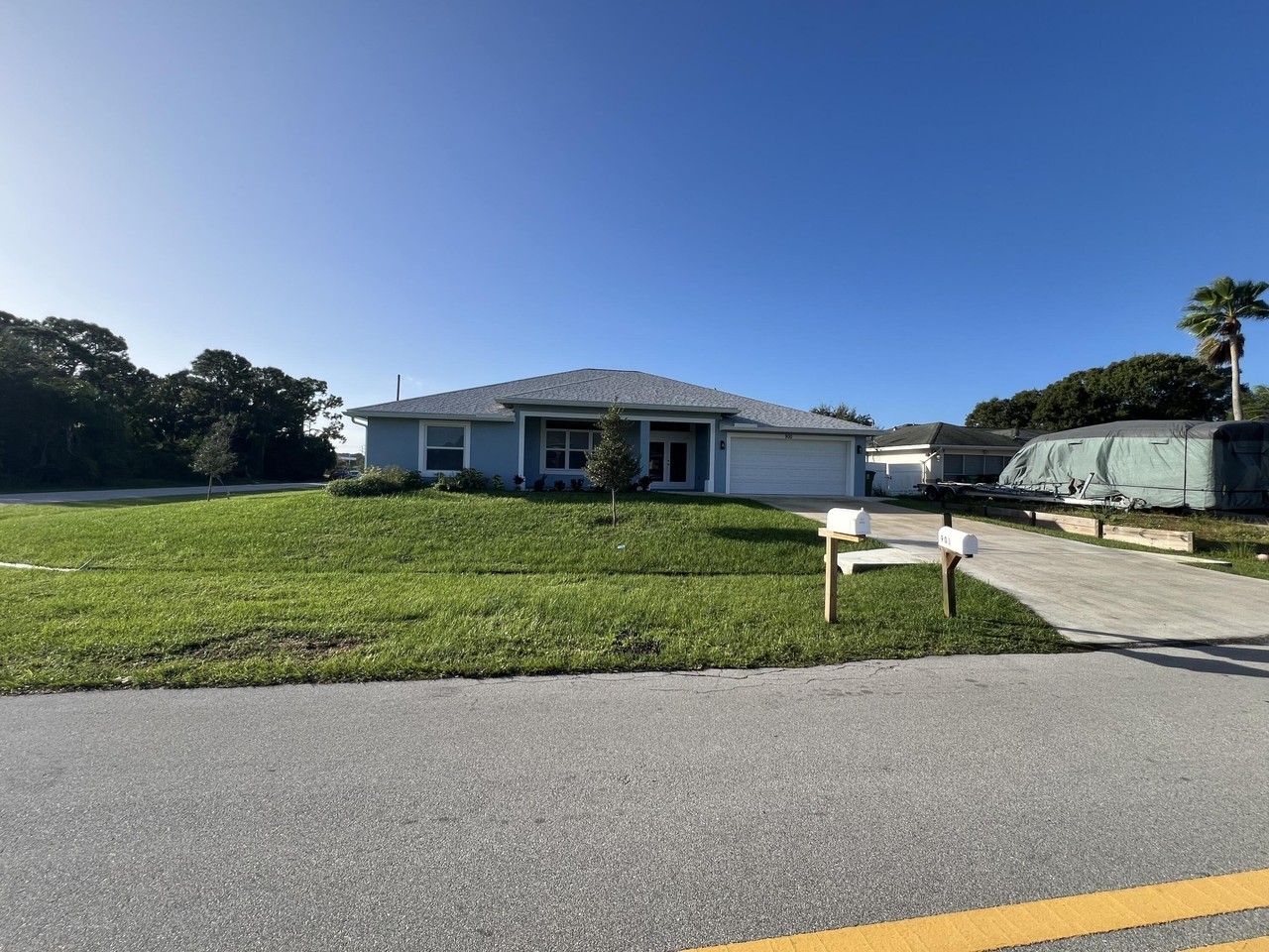 900 Sw Versailles Ave - Photo 2 of 33