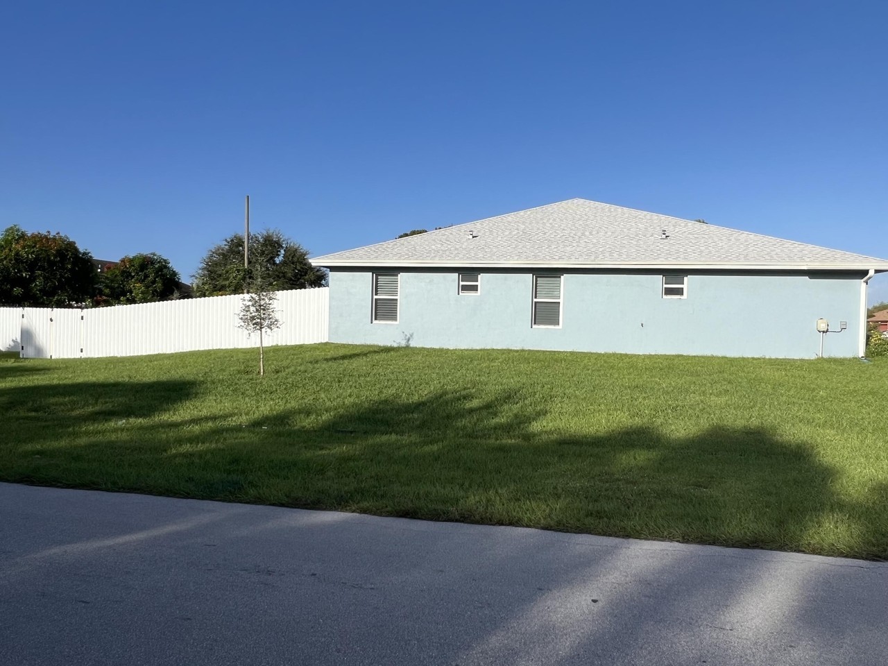 900 Sw Versailles Ave - Photo 4 of 33