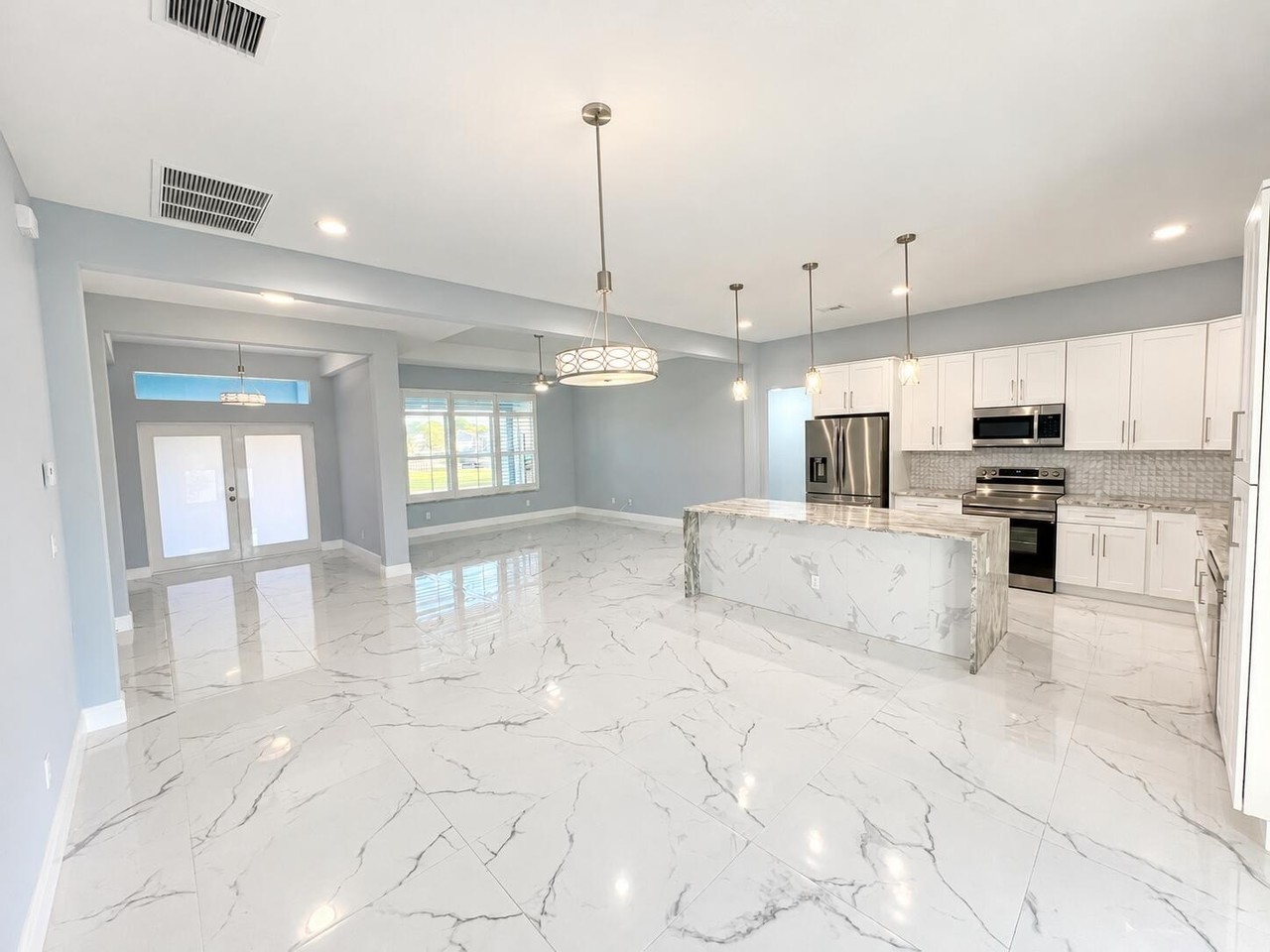 900 Sw Versailles Ave - Photo 7 of 33