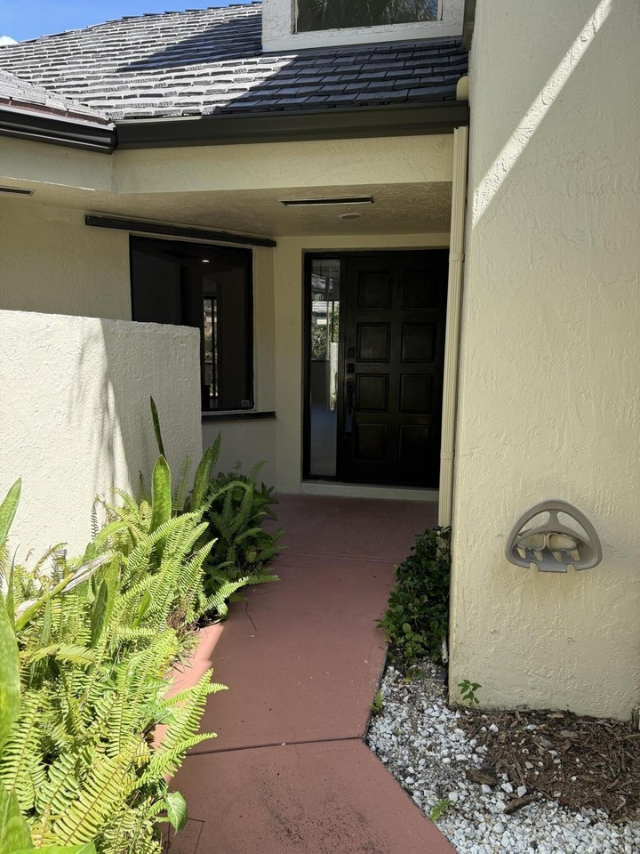 340 Nw 97th Ave - Photo 2 of 21
