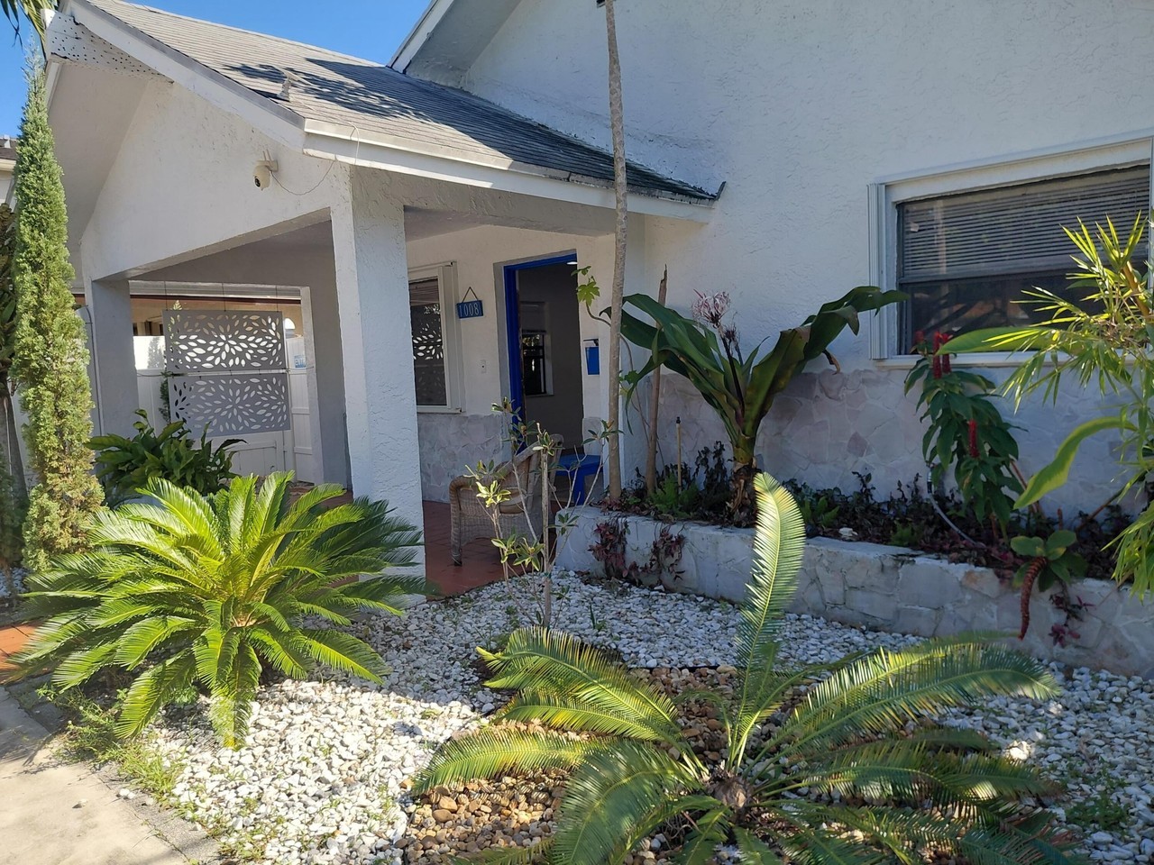 1008 Ne 33rd St - Photo 2 of 13