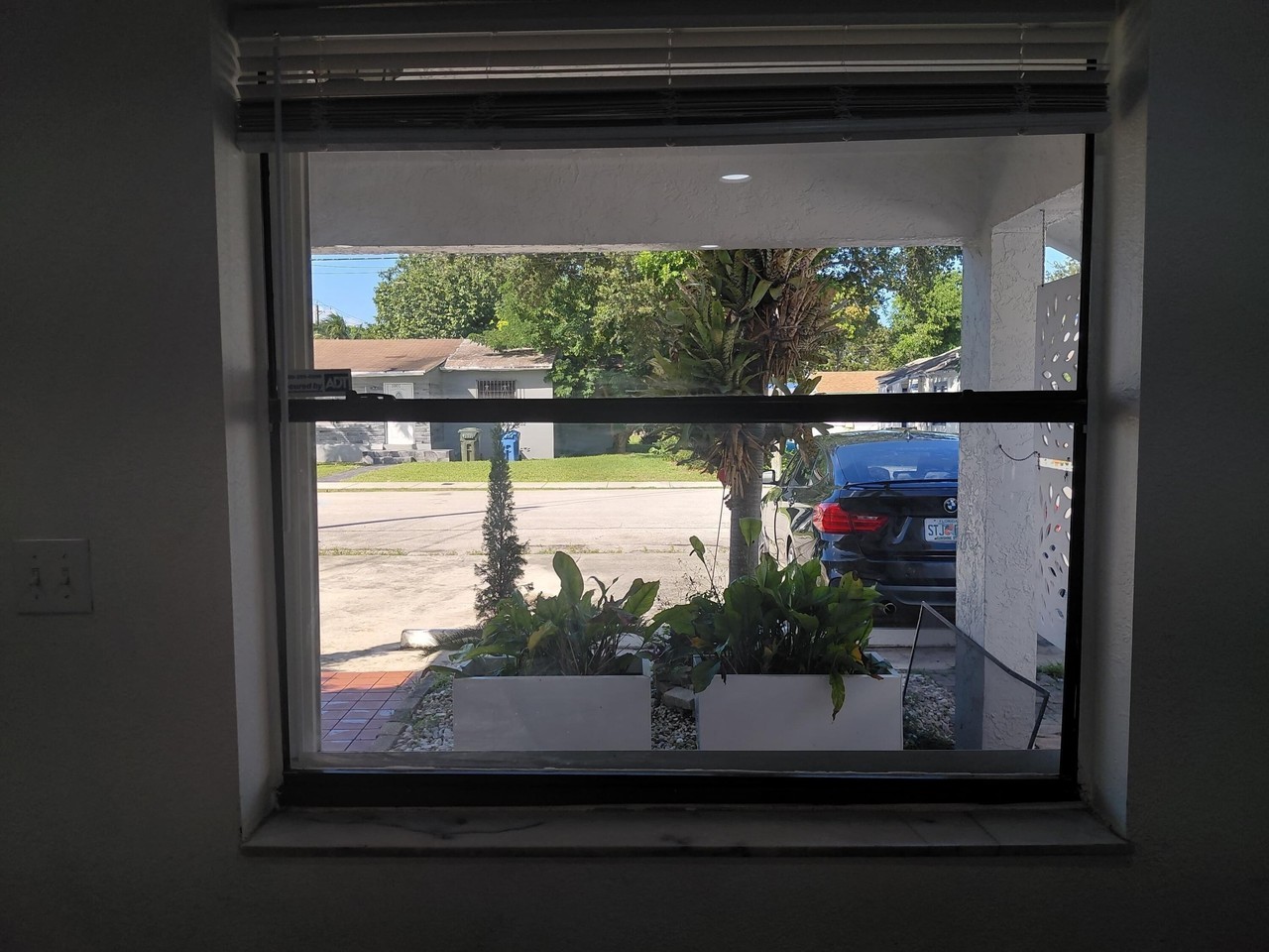 1008 Ne 33rd St - Photo 4 of 13