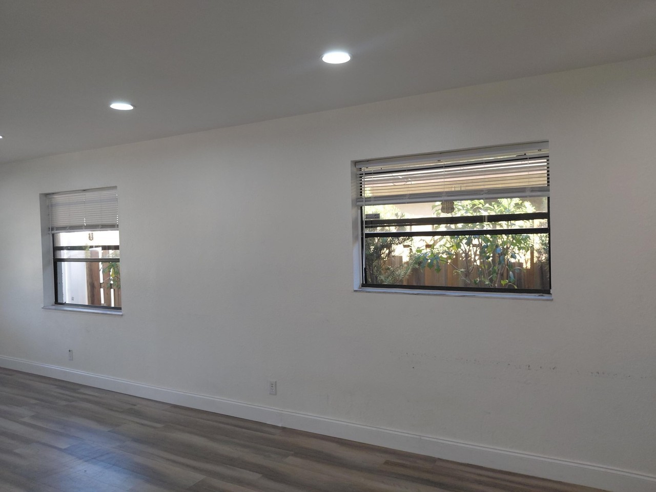 1008 Ne 33rd St - Photo 5 of 13