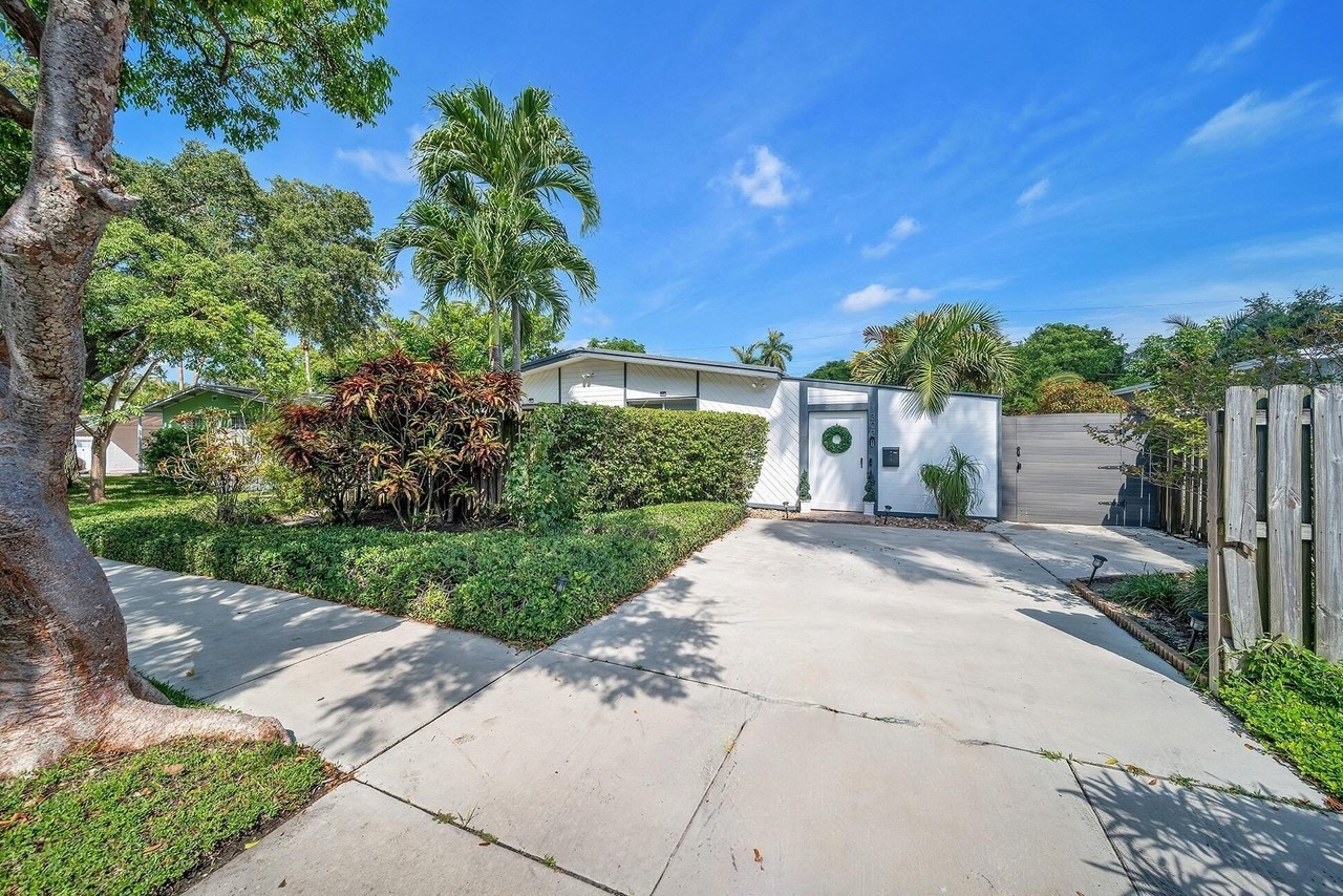 1303 Cordova Rd - Photo 3 of 24