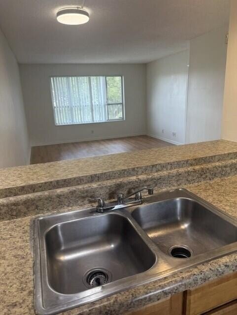 10143 Twin Lakes Dr #2J - Photo 4 of 18