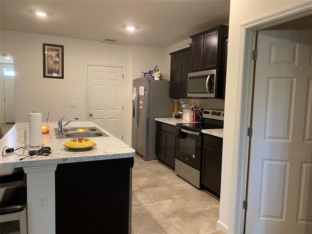 5604 Amusement Ave - Photo 3 of 8