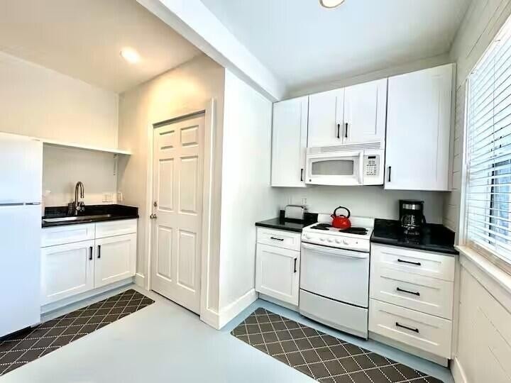310 Granada St #B - Photo 3 of 10