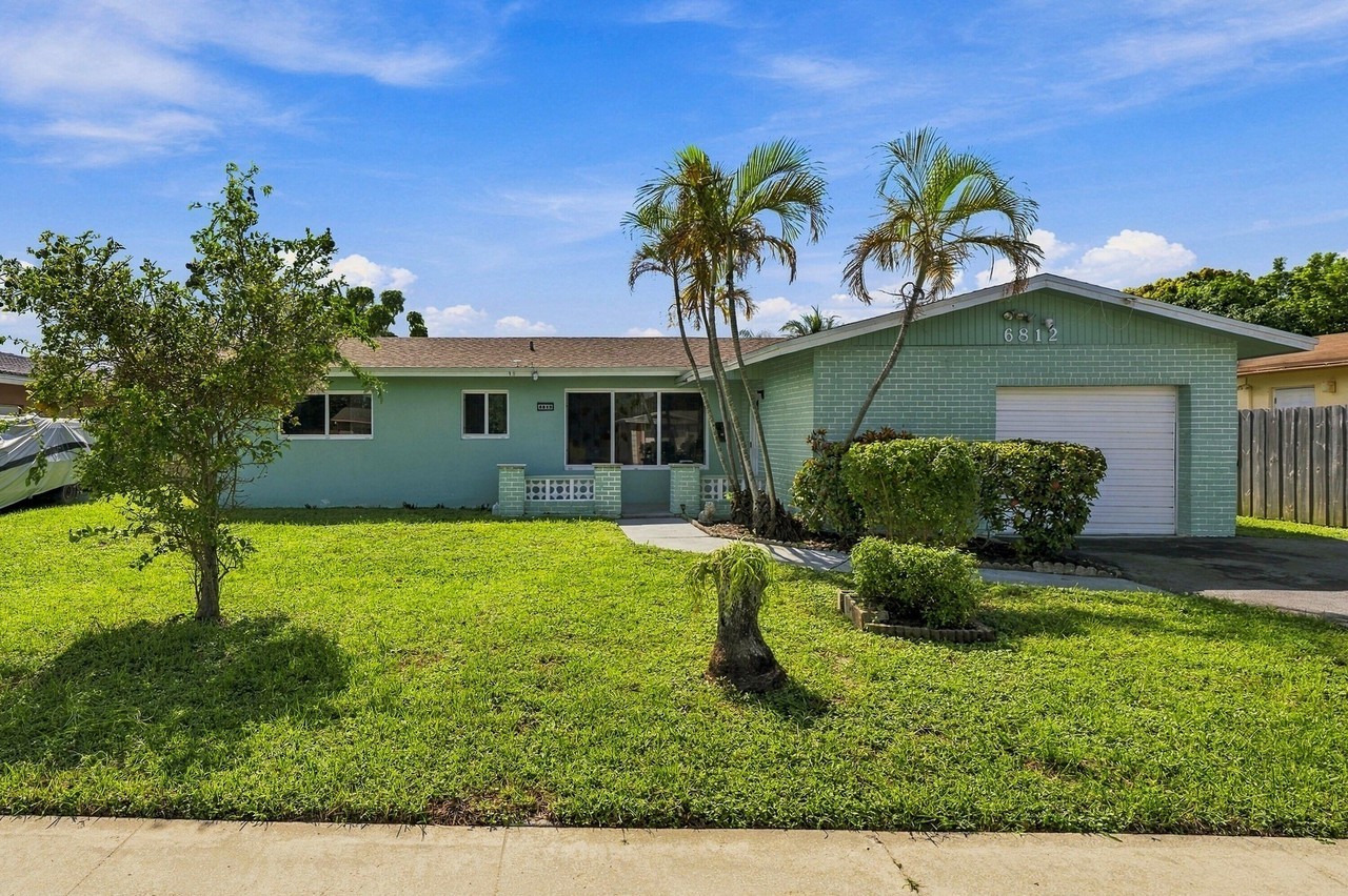 6812 Oakhill - Photo 2 of 23