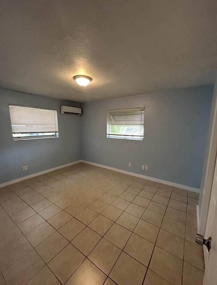 1410 Nw 2nd Ave #A - Photo 7 of 12