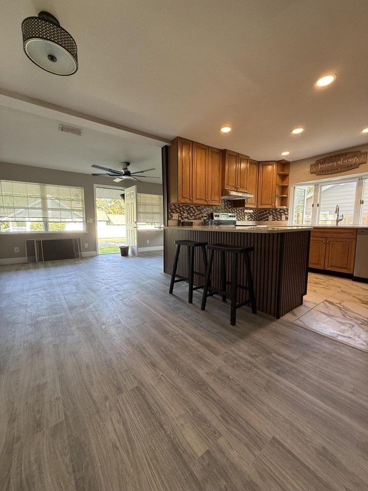 5719 13th St - Photo 5 of 12