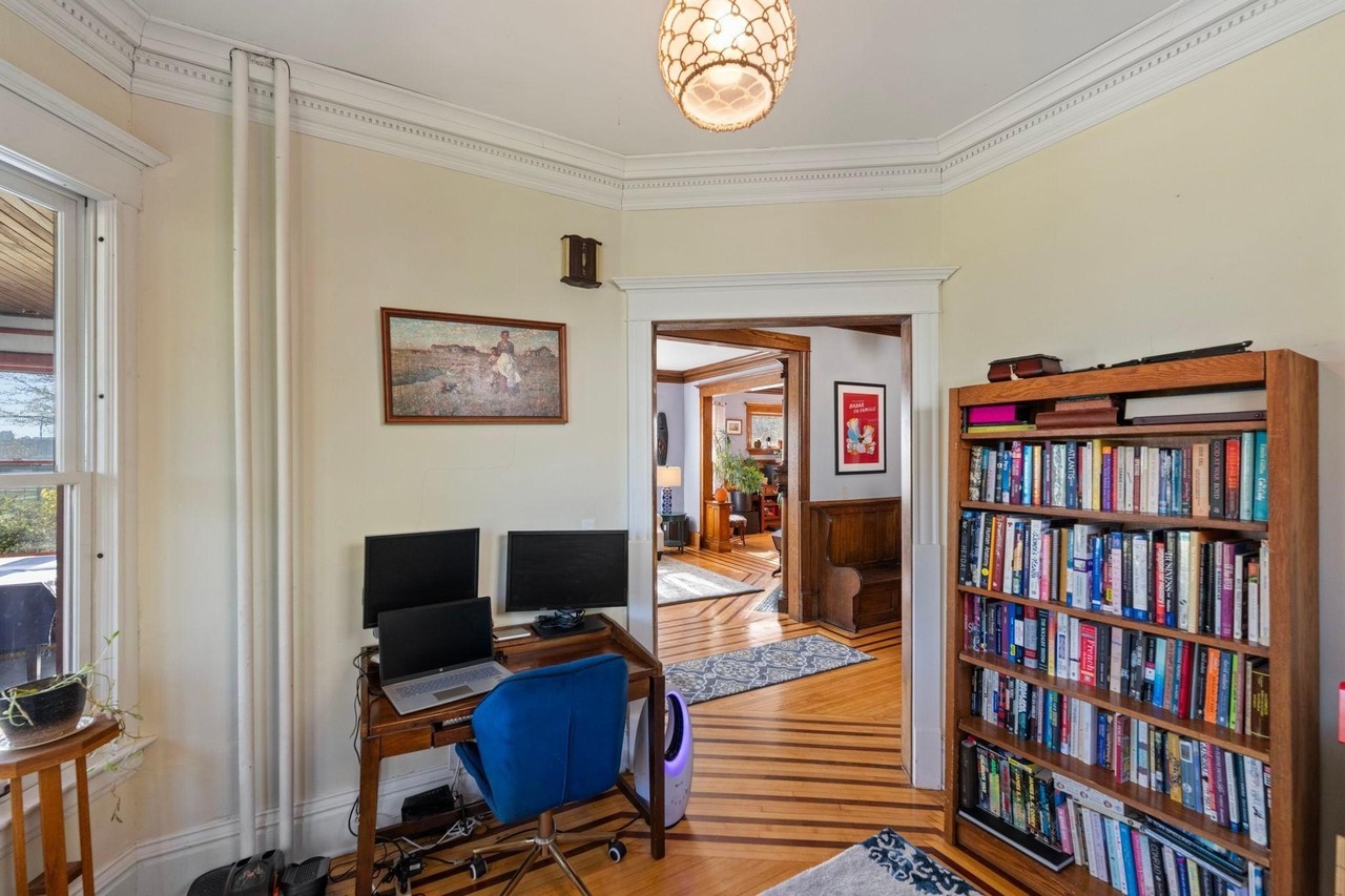 1509 Bryant Ave N - Photo 5 of 50
