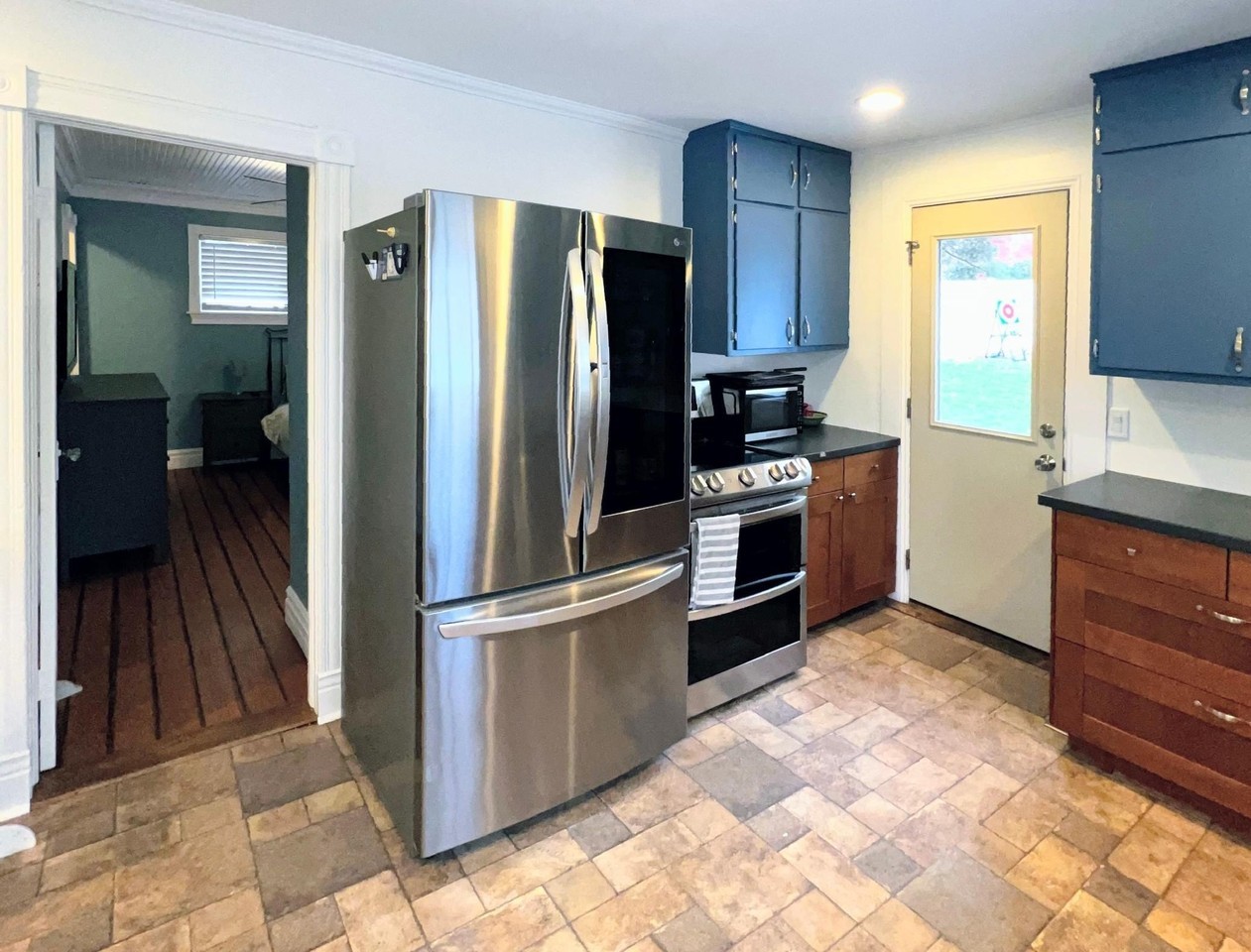 608 Wilkins St W - Photo 6 of 16