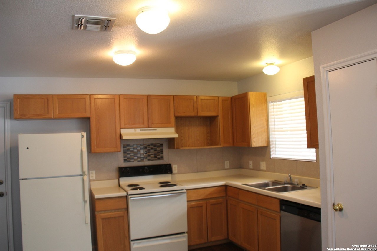 12231 Maverick Bluff St - Photo 4 of 19