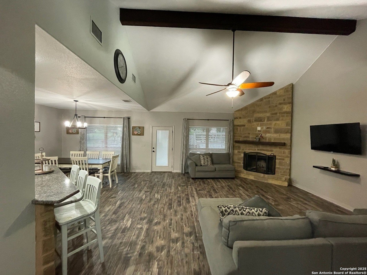 1243 Morning Glory Ln - Photo 3 of 21